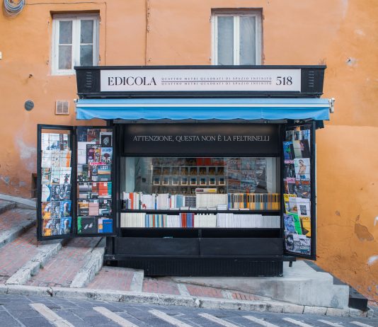 EDICOLA 518, il chiosco che diffonde poesia tra le strade di Perugia