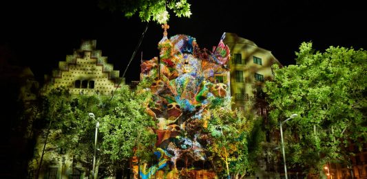 Barcellona: il videomapping di Refik Anadol trasforma la facciata di Casa Batlló refik anadol Casa Batlló