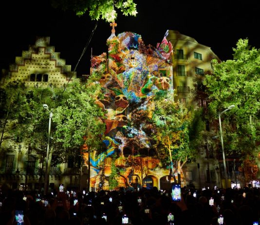 Barcellona: il videomapping di Refik Anadol trasforma la facciata di Casa Batlló refik anadol Casa Batlló
