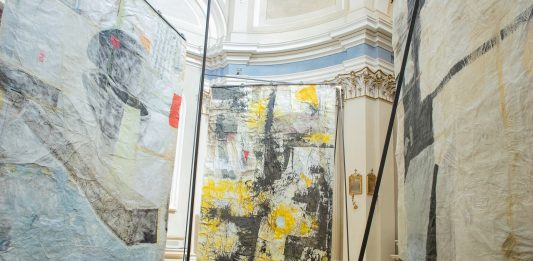 L’ascolto del silenzio: un’installazione nella Chiesa del Suffragio di Corinaldo Michele Motiscause, Suoni di Carta, Corinaldo, 2023