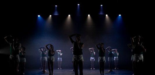 Giovani danzatori di Equilibrio Dinamico e Verve, tra Puglia e Inghilterra