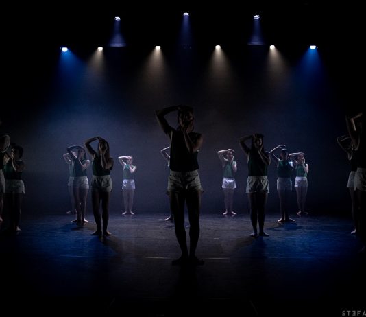 Giovani danzatori di Equilibrio Dinamico e Verve, tra Puglia e Inghilterra