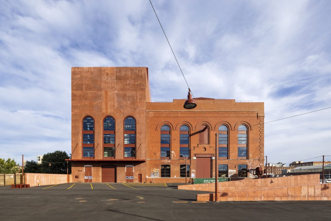 Powerhouse Arts (facciata), 2023, Brooklyn, New York. Ph. Albert Vecerka Powerhouse Arts (facciata), 2023, Brooklyn, New York. Ph. Albert Vecerka