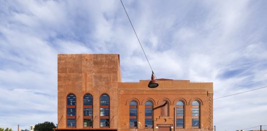 La contaminazione culturale di Powerhouse Arts: il nuovo hub creativo a Brooklyn Powerhouse Arts (facciata), 2023, Brooklyn, New York. Ph. Albert Vecerka