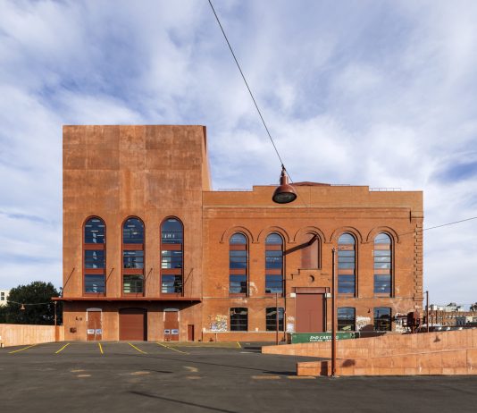 La contaminazione culturale di Powerhouse Arts: il nuovo hub creativo a Brooklyn Powerhouse Arts (facciata), 2023, Brooklyn, New York. Ph. Albert Vecerka