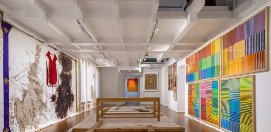 Storia di come il sangue diventò colore: la mostra di Hermann Nitsch a Genova