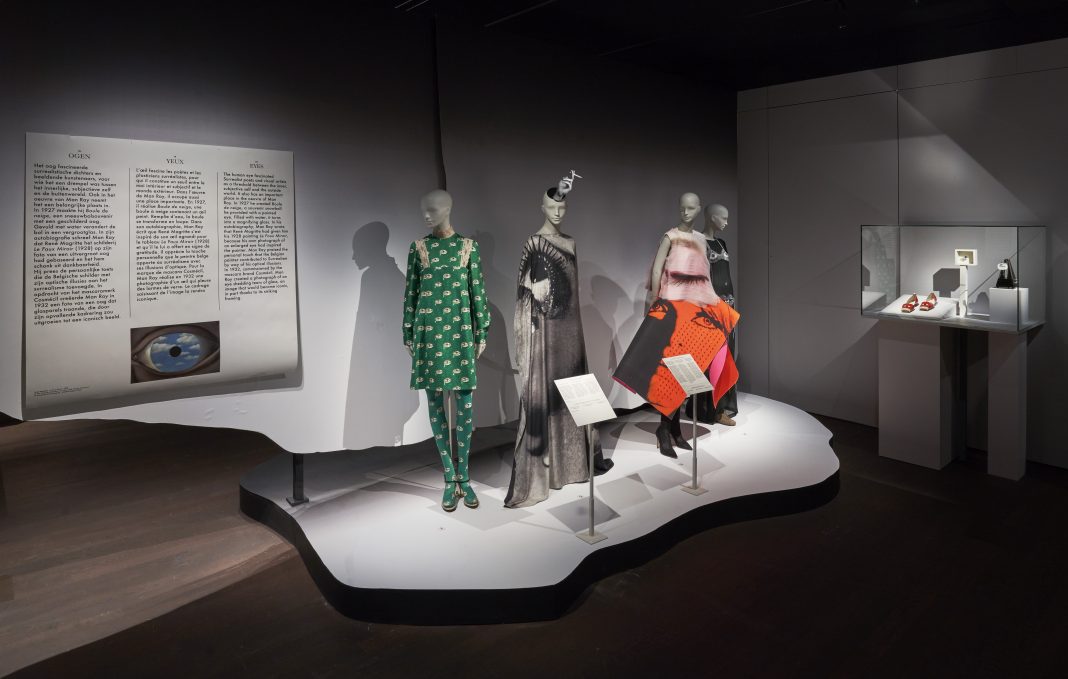 Man Ray and fashion, veduta della mostra, courtesy MoMu, Anversa