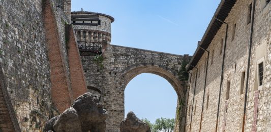 Istinti animali e sculture materiche: la mostra di Davide Rivalta al Castello di Brescia