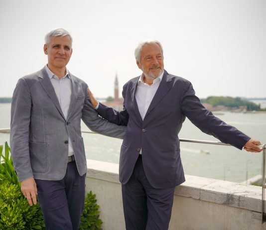 Presentato il tema della Biennale Arte 2024 a cura di Adriano Pedrosa: Stranieri Ovunque