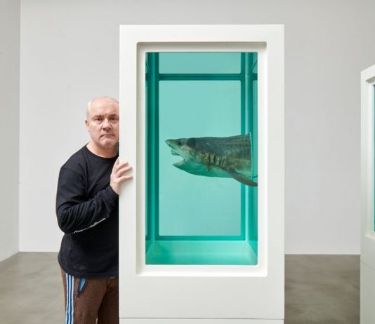 40 anni di carriera per il bad boy: Damien Hirst in mostra al MUCA di Monaco