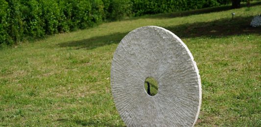 La spirale nascosta: undici artisti in mostra al Parco Archeologico di Veio