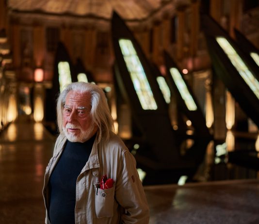 “La vecchiaia non esiste finché i sogni diventano realtà”. Fabrizio Plessi sull’ultima mostra a Milano