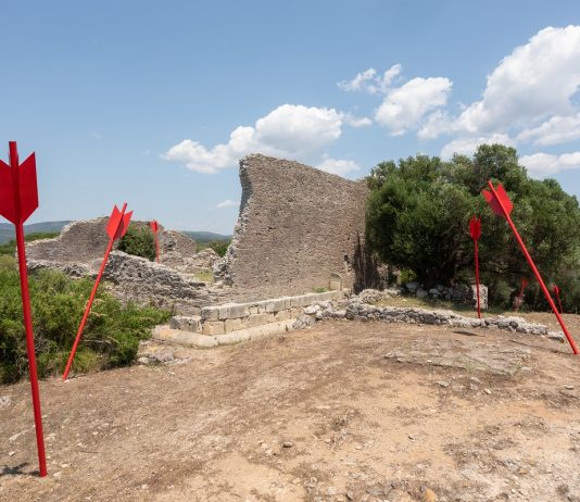 Hypermaremma 2023, le frecce di Felice Levini nell’Antica Citta di Cosa