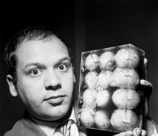 Relazioni (im)possibili: la mostra che riporta le opere di Piero Manzoni nel suo paese natale