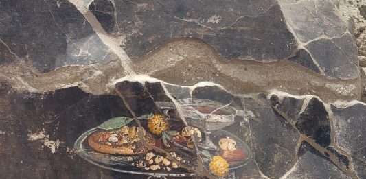Dagli scavi di Pompei torna alla luce la natura morta di una pizza pompei scavi pizza