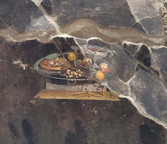 Dagli scavi di Pompei torna alla luce la natura morta di una pizza pompei scavi pizza