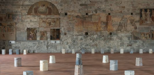 Vivian Suter e Rachel Whiteread in mostra alla GAMeC di Bergamo: installazioni ambientali di paesaggi emotivi