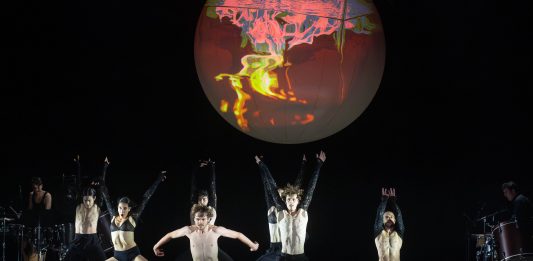 WE, the EYES: al Ravenna Festival, una danza di sguardi apocalittici sul mondo