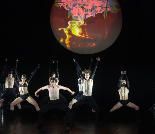 WE, the EYES: al Ravenna Festival, una danza di sguardi apocalittici sul mondo