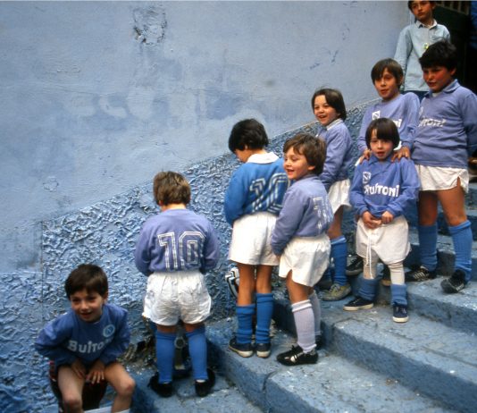 Era de maggio, di Luciano Ferrara: fotografie di un rito collettivo