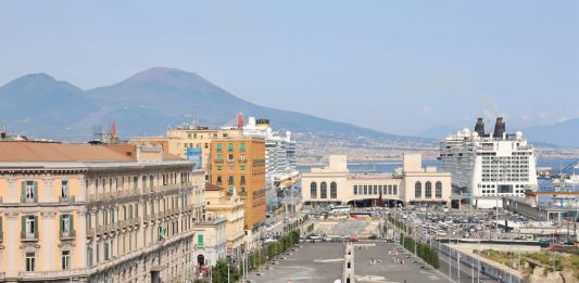 Una Venere degli Stracci fronte mare: l’installazione di Pistoletto a Napoli