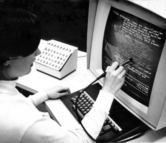 Le radici dell’arte digitale vengono dalla tecnologia militare. La storia