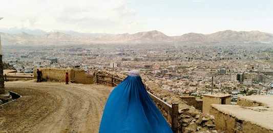 Un viaggio visuale attraverso il senso del sacro: Monika Bulaj al Magazzino delle Idee di Trieste