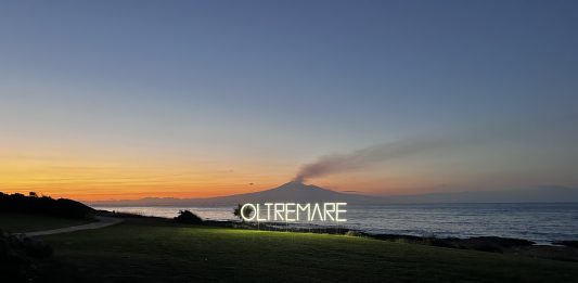 Oltremare, dagli scogli della Sicilia: l’installazione di Massimo Uberti