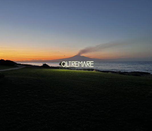 Oltremare, dagli scogli della Sicilia: l’installazione di Massimo Uberti