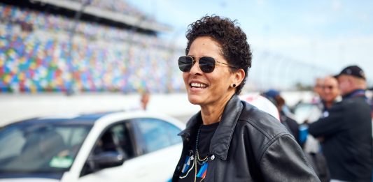 La nuova BMW Art Car personalizzata da Julie Mehretu correrà alla 24h di Le Mans Julie Mehretu at the Rolex 24 at DAYTONA, 2023