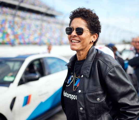 La nuova BMW Art Car personalizzata da Julie Mehretu correrà alla 24h di Le Mans Julie Mehretu at the Rolex 24 at DAYTONA, 2023