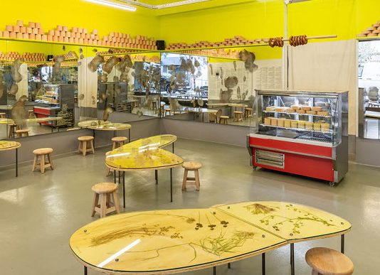 Budini al latte per un habitat a rischio: la performance di Cooking Section