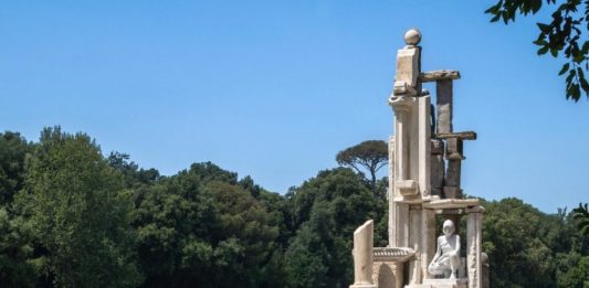 I Massi Erratici di Marisa Albanese, un’opera metafisica al Bosco di Capodimonte
