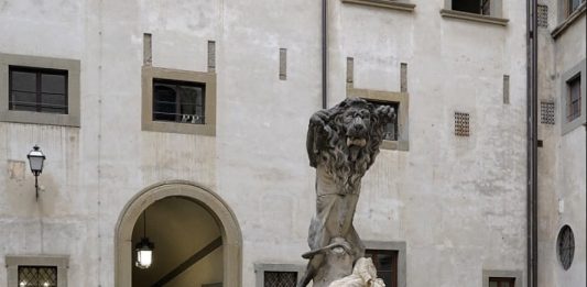 Il Leone di Francesco Vezzoli per Palazzo Vecchio entra nella collezione permanente di Firenze