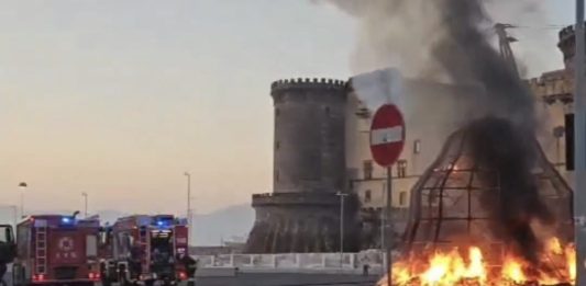 In fiamme la monumentale Venere di Pistoletto a Napoli: opera completamente distrutta venere pistoletto incendiata