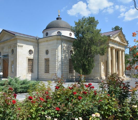 Kherson, la Cattedrale di Santa Caterina colpita dalle bombe russe Cattedrale di Santa Caterina, Kherson, prima dei bombardamenti