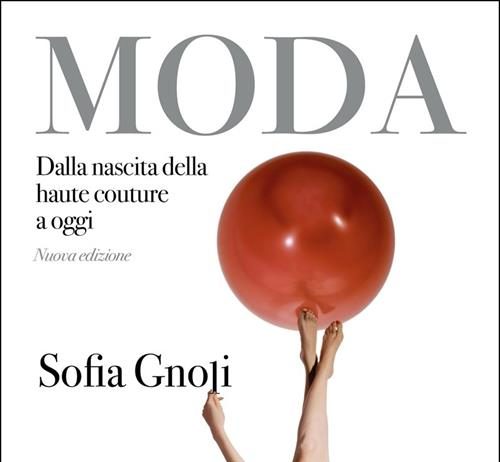 Un libro al giorno. Moda. Dalla nascita della haute couture a oggi di Sofia Gnoli