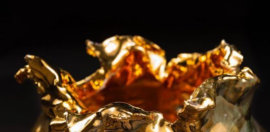 Dalla Muraglia al Vesuvio: ori e visioni di Nicola Rivelli al PAN di Napoli