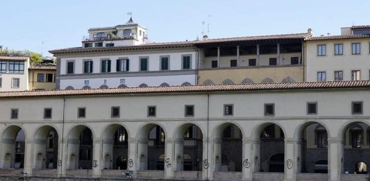 Firenze: imbrattato durante la notte il Corridoio Vasariano