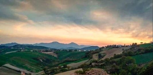 Cartoline dall’estate: Loretello on the beach, per Roberto Coda Zabetta