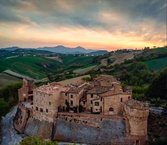 Cartoline dall’estate: Loretello on the beach, per Roberto Coda Zabetta