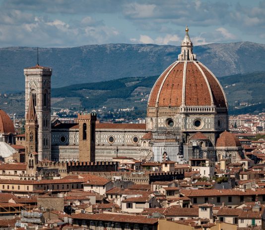 La bella estate. Così gli italiani vanno alla ricerca di cultura italiani cultura estate