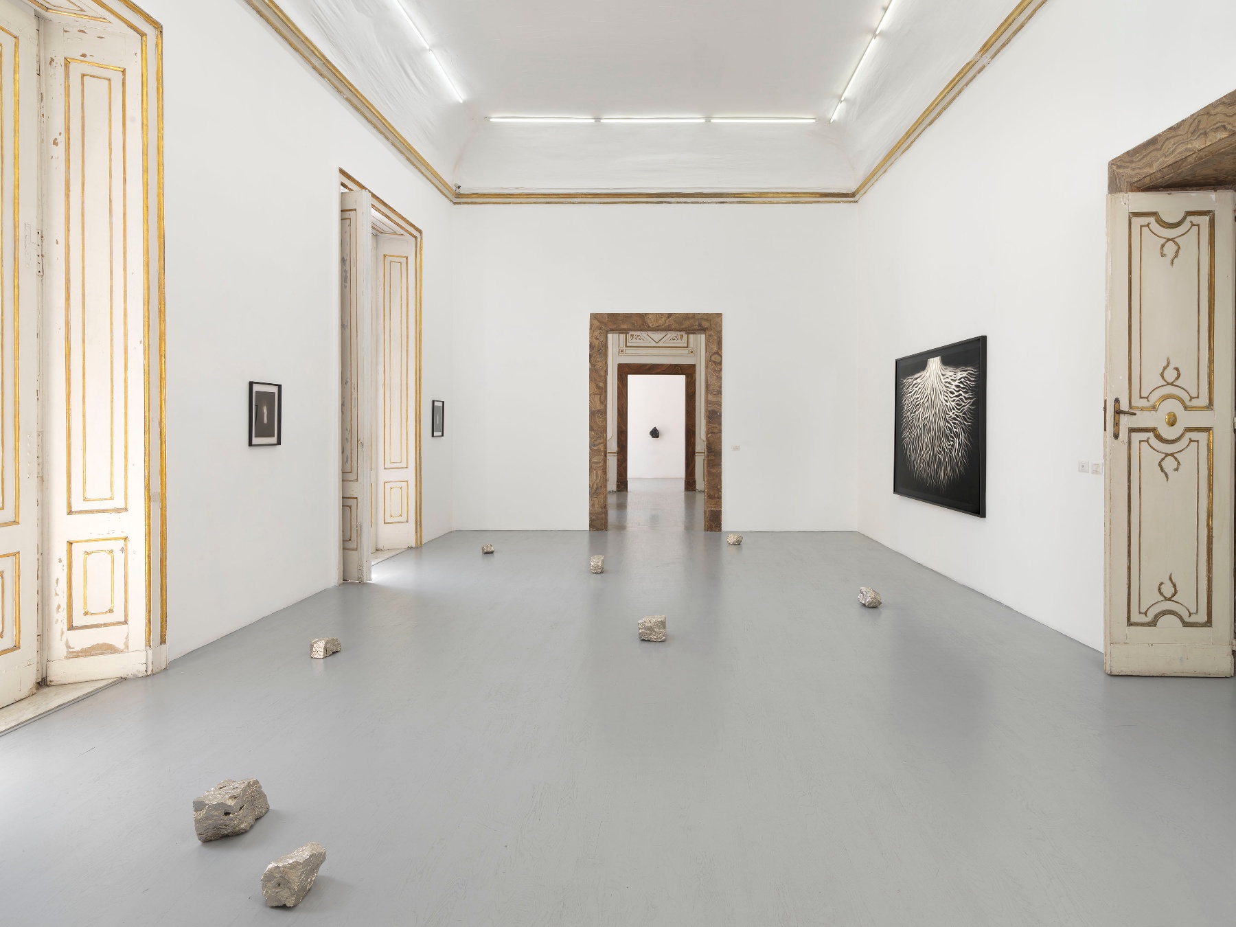 Veronica Bisesti, Dove brulica l'altrove, veduta parziale della mostra, Galleria Alfonso Artiaco, Napoli, 2023