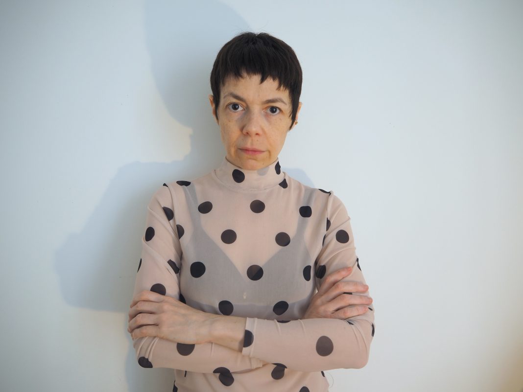 Stefania Cerea, “Autoritratto con maglia che non indosserò mai più. Edizione unica”, 2022, Fotografia digitale.