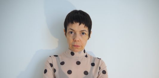 Other Identity #76. Altre forme di identità culturali e pubbliche: intervista a Stefania Cerea Stefania Cerea, “Autoritratto con maglia che non indosserò mai più. Edizione unica”, 2022, Fotografia digitale.