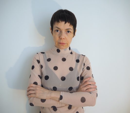 Other Identity #76. Altre forme di identità culturali e pubbliche: intervista a Stefania Cerea Stefania Cerea, “Autoritratto con maglia che non indosserò mai più. Edizione unica”, 2022, Fotografia digitale.