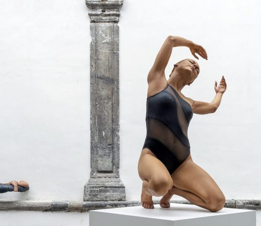 Un tuffo nell’iperrealismo: le sculture di Carole Feuerman al Made in Cloister di Napoli