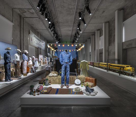 Asteroid City: l’ultimo film di Wes Anderson diventa una mostra alla Fondazione Prada di Milano