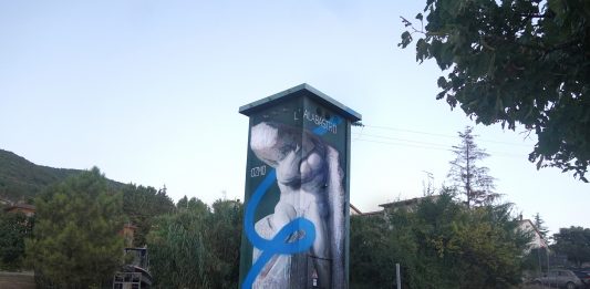 Ozmo torna in Toscana con una nuova opera ispirata a Michelangelo Ozmo, Anamorfosi, Castellina Marittima, 2023