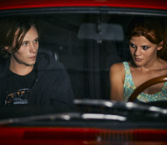 En attendant la nuit: la cruda realtà della finzione nell’ultimo film di Celine Rouzet